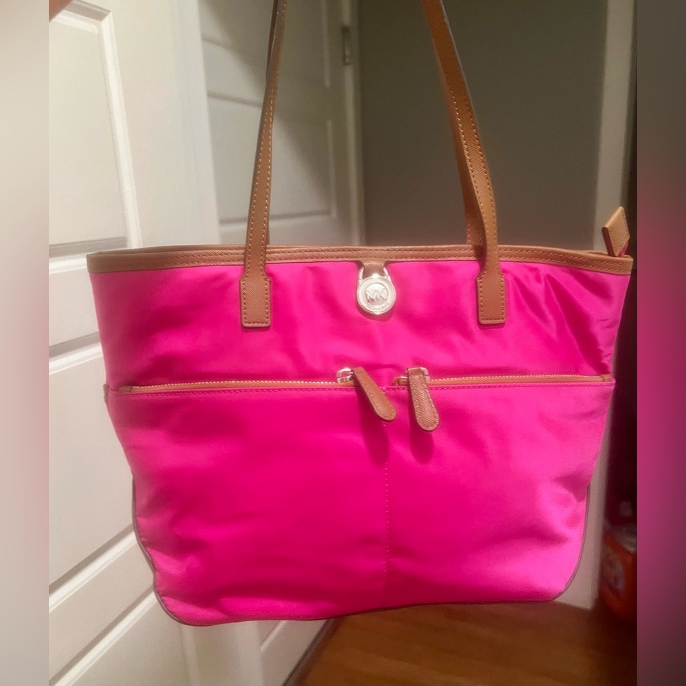 MICHAEL KORS Kempton MD Pocket Tote - Picture 12 of 12